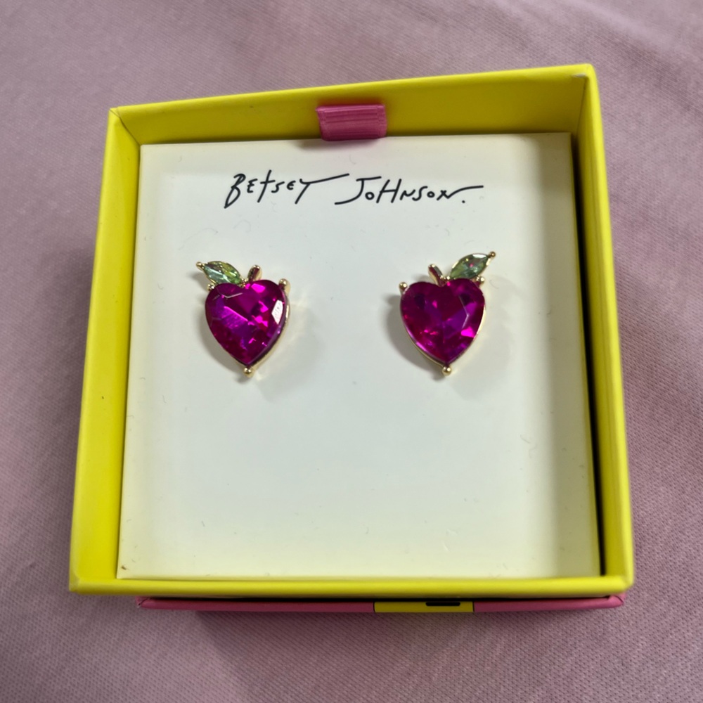 NWT ⚜️💖⚜️ Betsey Johnson Gorgeous Gem Apple Stud Earrings - Picture 6 of 10